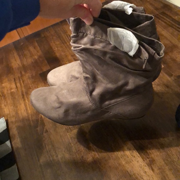 2 pairs of boots - Picture 6 of 8